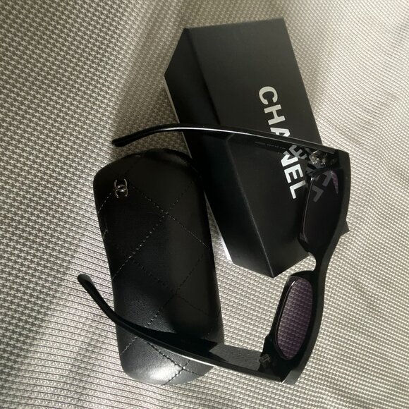 Chanel Black Sunglasses with Case - Picture 4 of 4